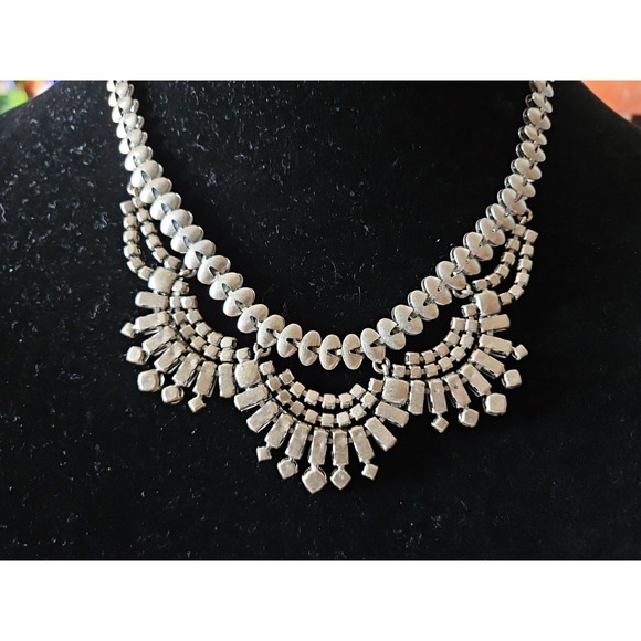Stella & Dot Collier Belle Rhinestone Statement Necklace 18"‎ - Picture 7 of 7